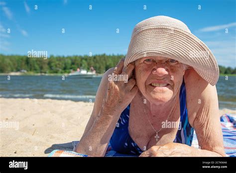 viejas en bikini